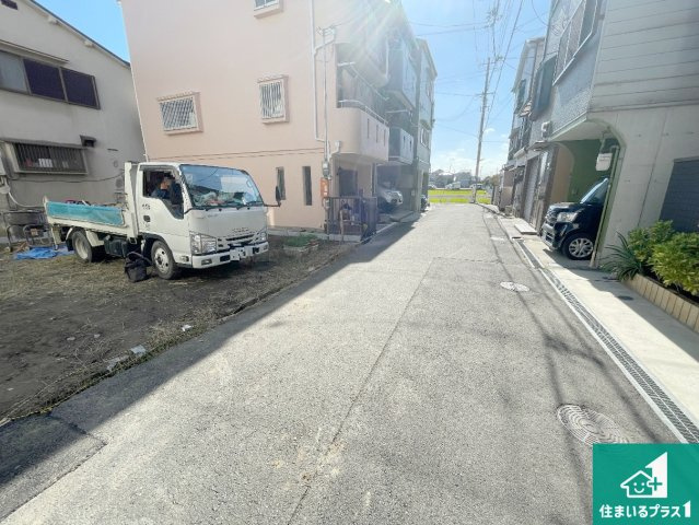 大東市深野　新築一戸建ての前面道路含む現地写真|周辺は落ち着いた街並みの住宅地！子育てがしやすい住環境です！まだ未完成ですが、現地でしかわからない事もございます。是非一度ご覧ください。