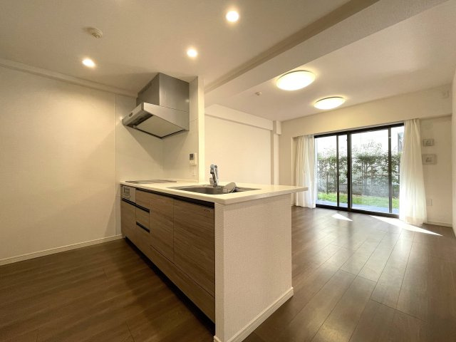 地に足の着いた生活もワルクナイ！１階の概念変わる【レーベン横濱テラス】リフォームのキッチン|キッチンです