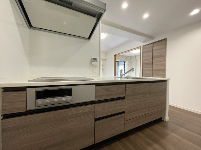 地に足の着いた生活もワルクナイ！１階の概念変わる【レーベン横濱テラス】リフォームのキッチン|コンパクトなキッチンで掃除もラクラク