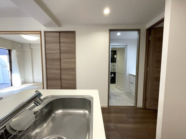 地に足の着いた生活もワルクナイ！１階の概念変わる【レーベン横濱テラス】リフォームの居間・リビング