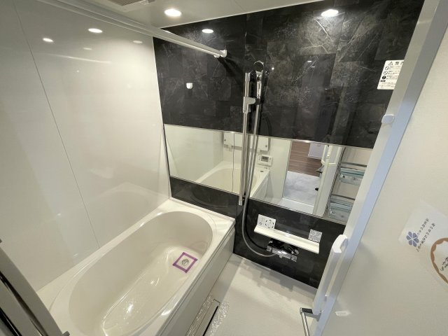 地に足の着いた生活もワルクナイ！１階の概念変わる【レーベン横濱テラス】リフォームの浴室|コンパクトで使いやすいお風呂です