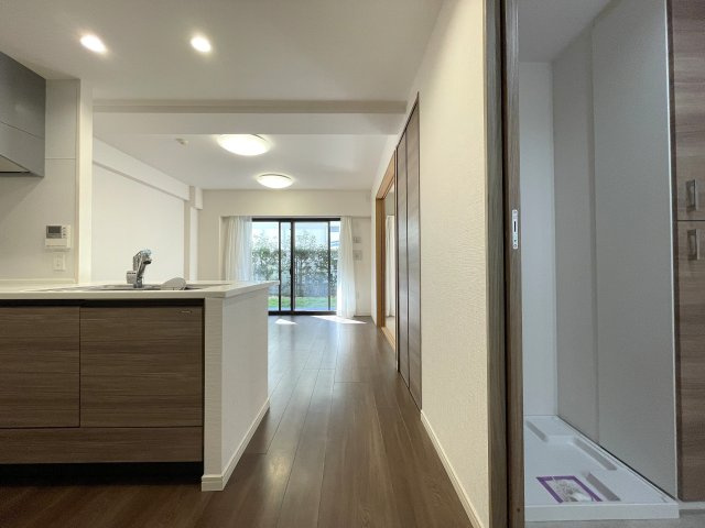 地に足の着いた生活もワルクナイ！１階の概念変わる【レーベン横濱テラス】リフォームの居間・リビング