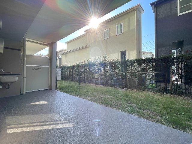 地に足の着いた生活もワルクナイ！１階の概念変わる【レーベン横濱テラス】リフォームの庭|お庭も活用できます