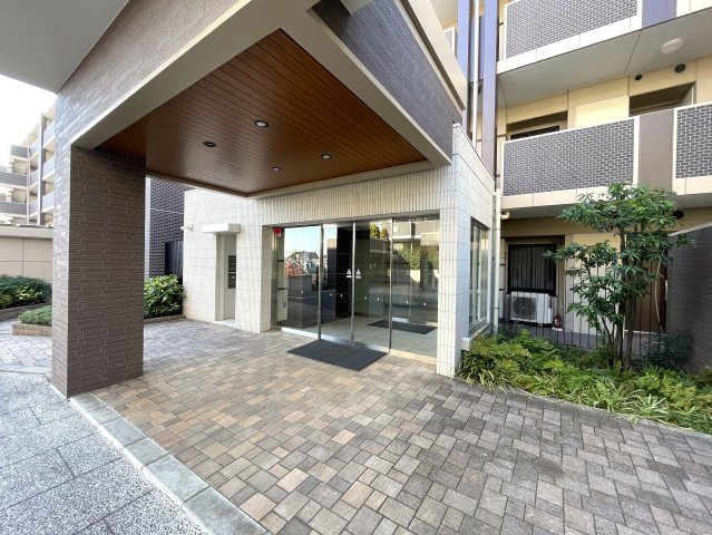 地に足の着いた生活もワルクナイ！１階の概念変わる【レーベン横濱テラス】リフォームのエントランス|毎日通るエントランスはこのようになっています