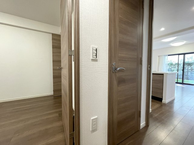 地に足の着いた生活もワルクナイ！１階の概念変わる【レーベン横濱テラス】リフォームの居間・リビング|ゆったり過ごせる居間です