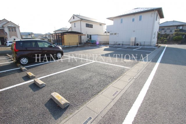 リヴェールの駐車場