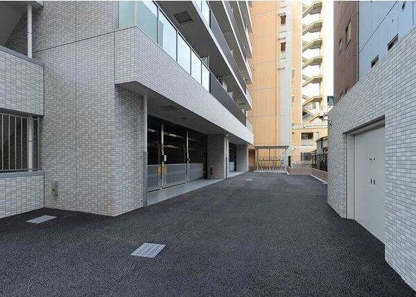 プレジオ弁天町ASIANの駐車場