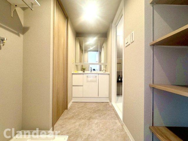 新松戸ガーデニアの玄関|ドキドキの新生活も、安心してスタート。ぴったりの住まいを見つけませんか？クランディアが一緒に住まい選びをサポートします‼　まずは、お気軽にお問合せください　＃クランディア