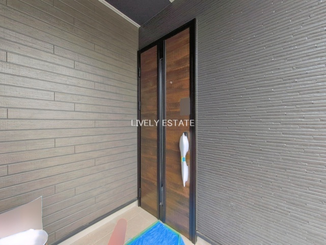 越谷市弥栄町2丁目 新築分譲住宅 全2棟 1号棟の玄関