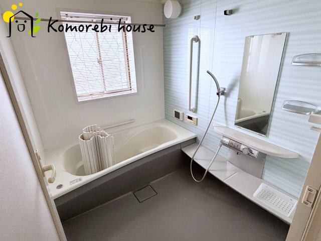 伊奈町西小針一丁目　中古一戸建ての浴室|洗い場スペースがとても広く、ゆったりお寛ぎいただけるお風呂です