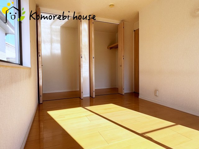 伊奈町西小針一丁目　中古一戸建ての寝室|大きなクローゼットがあるのでお洋服がたくさん収納できます