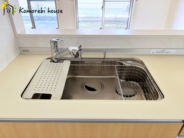 伊奈町西小針一丁目　中古一戸建てのキッチン|便利な水切りがついている水洗い場です
