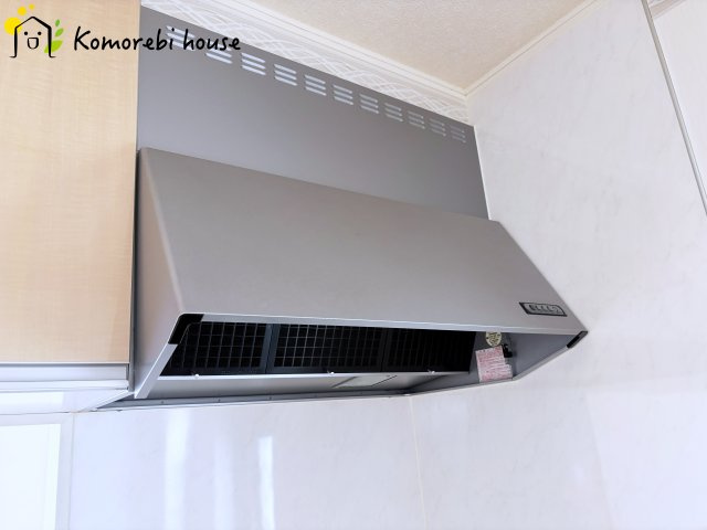 伊奈町西小針一丁目　中古一戸建てのキッチン|レンジフードです