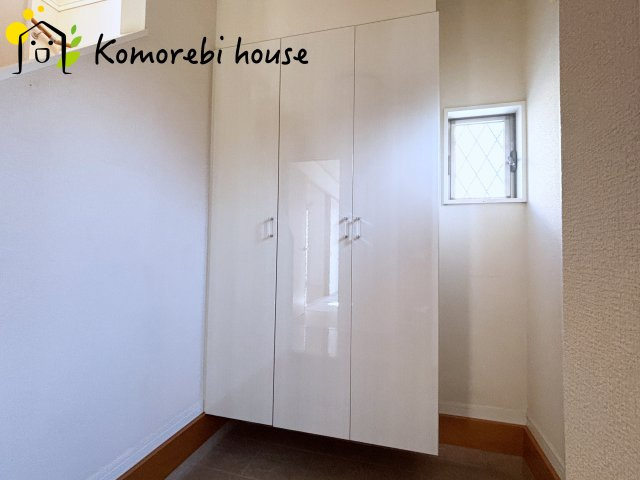 伊奈町西小針一丁目　中古一戸建ての洋室|大きなシューズクロゼットです