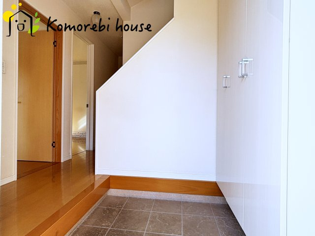 伊奈町西小針一丁目　中古一戸建ての玄関|広々とした玄関です