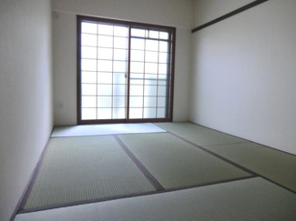 【バルコニー】 | メゾンキャピタル | ちょっとしたお庭がございます。
