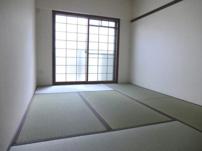 【バルコニー】 | メゾンキャピタル | ちょっとしたお庭がございます。
