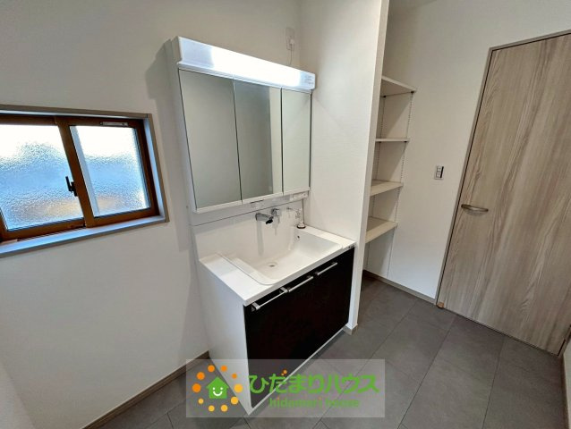 ワイウッドコート幸手市中第1期　新築一戸建て　01　の独立洗面台