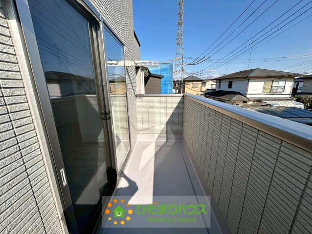 ワイウッドコート幸手市中第1期　新築一戸建て　01　のバルコニー|日当たりが良いので、お洗濯物がすぐ乾きそうです！