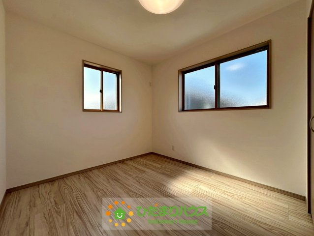 ワイウッドコート幸手市中第1期　新築一戸建て　01　の洋室