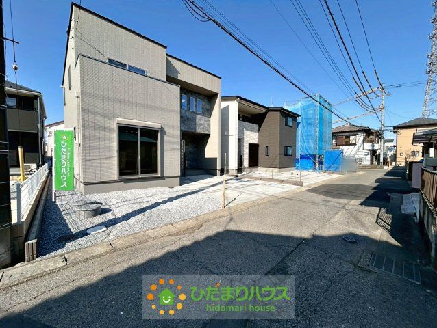 ワイウッドコート幸手市中第1期　新築一戸建て　01　の前面道路含む現地写真|車の通行量が控えめなので、お車の駐車が苦手でも安心です！