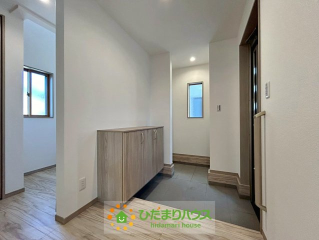 ワイウッドコート幸手市中第1期　新築一戸建て　01　の玄関|便利な土間収納のある玄関です！
