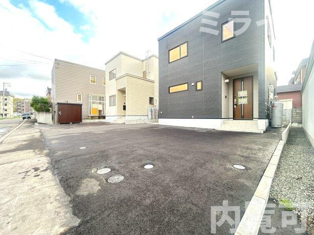【新築戸建】札幌市南区川沿11条1丁目2棟の駐車場|駐車3台可