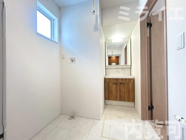 【新築戸建】札幌市南区川沿11条1丁目2棟の洗面所|同仕様物件