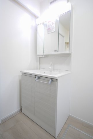 東御市和　中古住宅の独立洗面台