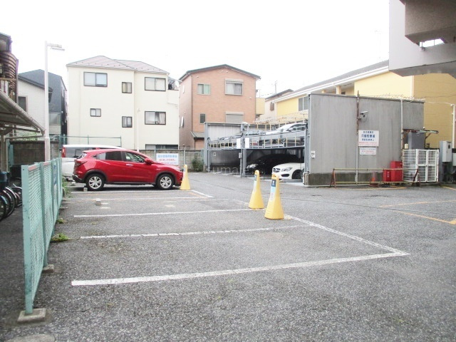 ネオ・プロミネンスの駐車場|駐車場です☆