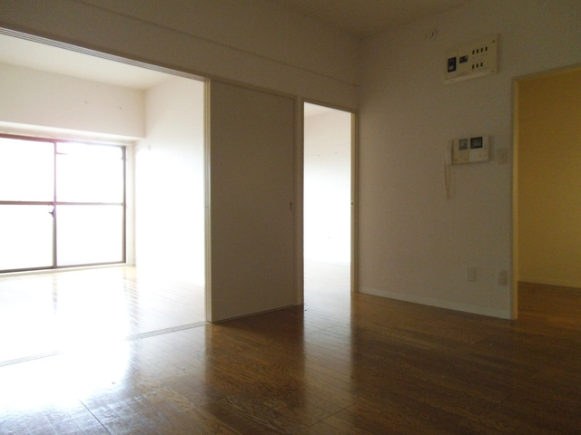 ネオ・プロミネンスの居間・リビング|広々としたリビングです！