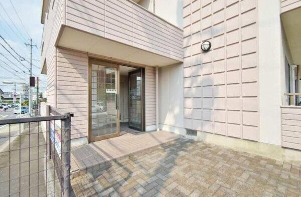 アン・プルールのエントランス