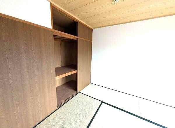 アン・プルールの収納