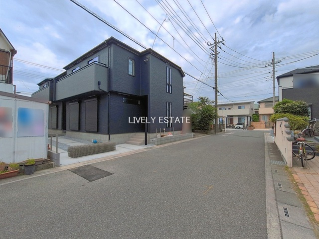 越谷市弥栄町2丁目 新築分譲住宅 全2棟 2号棟の前面道路含む現地写真