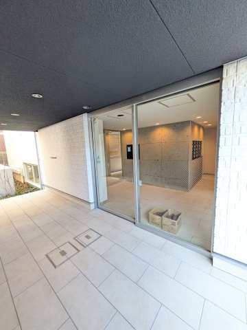 D-residence稲城のエントランス