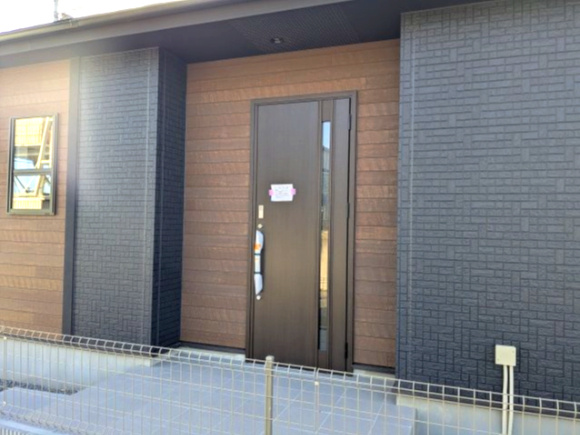 ブルーミングガーデン　箕郷町上芝の玄関