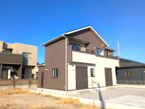 ブルーミングガーデン　箕郷町上芝の前面道路含む現地写真