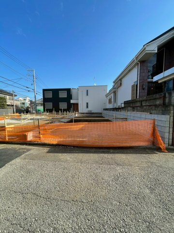 下井草１丁目・新築戸建・３号棟の前面道路含む現地写真
