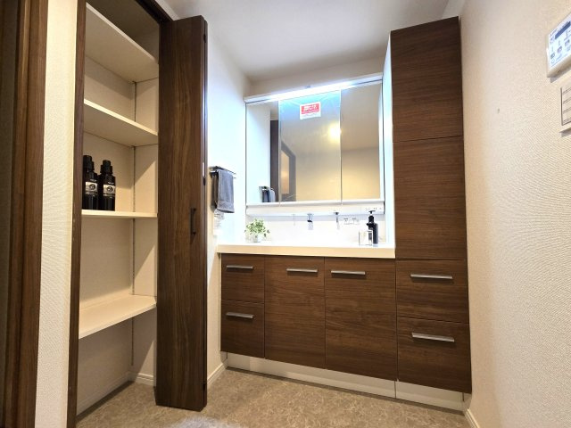 ルッシュ西公園の独立洗面台