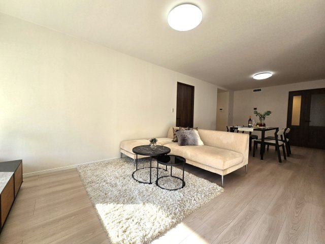 ルッシュ西公園の居間・リビング