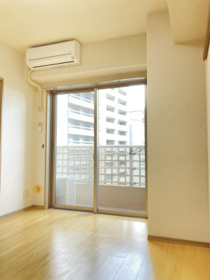 【居間・リビング】 | 勝山ビル | ゆったりとしたリビングです