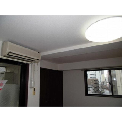 【居間・リビング】 | サンライズビル | こちらのリビングで趣味の時間をお楽しみください