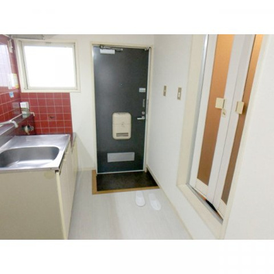 【玄関】 | レピュート高岡C | 明るい玄関です