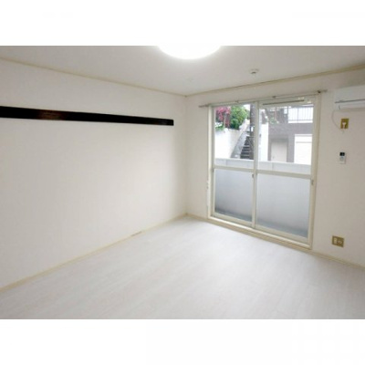 【居間・リビング】 | レピュート高岡C | ゆったり過ごせるリビングです