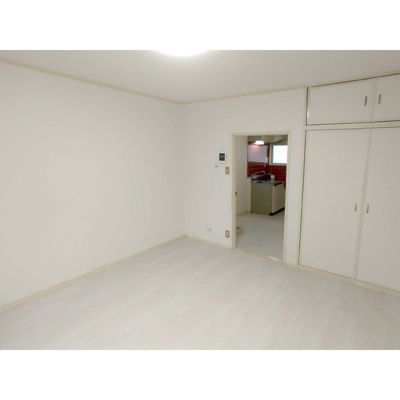 【居間・リビング】 | レピュート高岡C | こちらのリビングで趣味の時間をお楽しみください