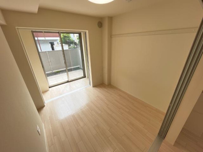 【内装】 | イルミナーレ | 洋室