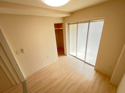 【内装】 | イルミナーレ | 洋室