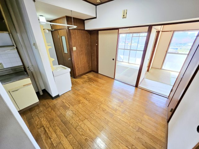 浜町マンションの居間・リビング|他号室の写真の為異なる場合は、現況優先とします。