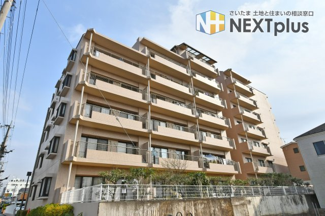 サンライフ東浦和の外観|【株式会社NEXTplus】現地集合承ります◎JR武蔵野線『東浦和』駅徒歩5分、JR京浜東北線『浦和』駅バス乗車23分、停歩6分と、県内はもちろん、都内・千葉なども行き来しやすい立地です！