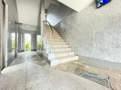 【エントランス】 | ドルフコートK | 落ち着いたエントランスです